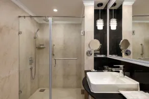 Ramada by Wyndham Mussoorie Mall Road - Bathroom