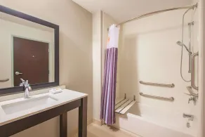 La Quinta by Wyndham York - Room