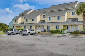 Emerald Isle Condo Near Beach w/ Screened Porch! - Interior