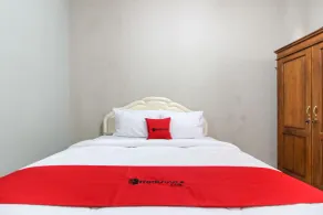 RedDoorz near Solo Balapan Station 2 - Habitación