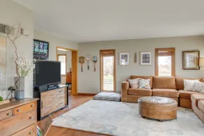 Tennis Court & Deck: Pet-friendly Charles City Gem - Intérieur