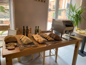 YOU & CO. Quart Boutique - Restaurant
