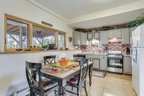 Pet-friendly Pine Home: Near Hiking & Fishing! - Innvendig