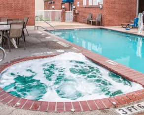 Quality Suites San Antonio Northeast - Piscine