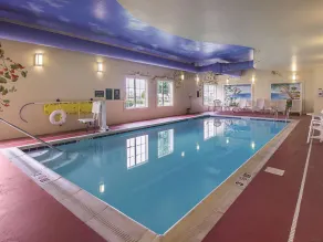 La Quinta Inn & Suites by Wyndham Bowling Green - Piscine