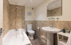 Hewitt's Restaurant & Rooms - Bathroom