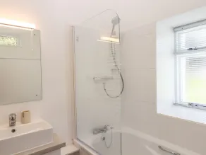 Landhaus mit Garten - Badezimmer