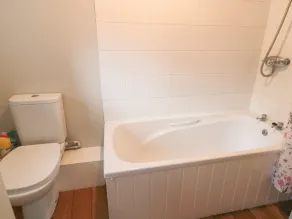 Norah's Nook - Bathroom
