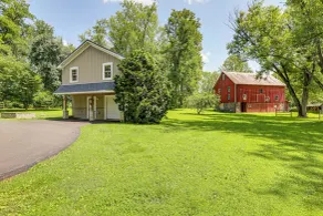 Walk to River: Couples Retreat in Kintnersville! - Innvendig