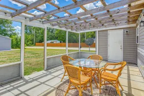 6 Mi to Dtwn Conway! Quiet Family Getaway w/ Patio - Innenbereich