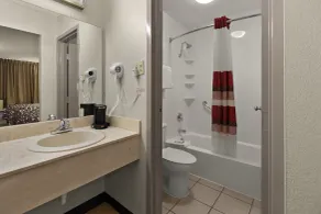 Red Roof Inn & Suites Cave City - Salle de bain