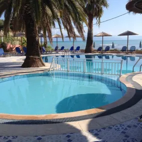 Maria's Beach Hotel - Piscina