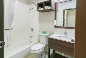 Quality Inn Carrollton - Bathroom