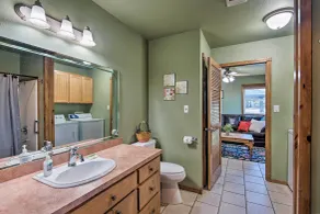 Broken Bow Cottage w/ Deck, Hot Tub & Fire Pit! - Interiør