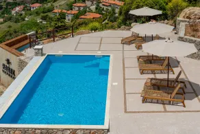 5 Ραχες/5 Raches - Piscine