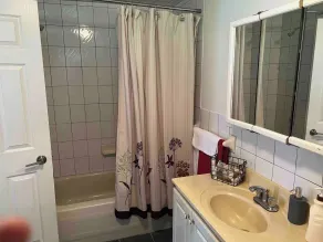 5 Bedrooms Cottage at Rice Lake! - Bathroom