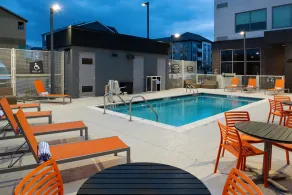 Aloft by Marriott Charlotte Airport - Piscina