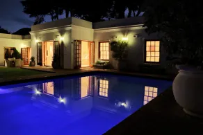Constantia Garden Suites - Piscina