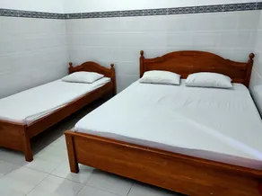 Hotel Keluarga Mekar Jaya Syariah Near UNS Solo - Room