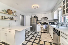 Pittsburgh Retreat w/ Deck ~ 4 Mi to Dtwn! - Innvendig