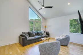 Bike to Dtwn Hillsborough! Modern Home w/ Yard - Interiör