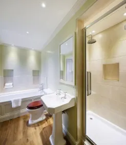 The Loch Lomond Arms Hotel - Baño