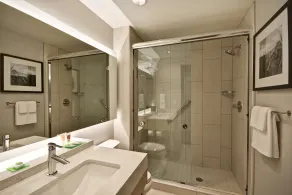 Hyatt Place Fresno - Bathroom