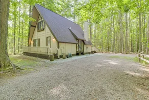 Cabin Near Lake w/ Deck, Fire Pit & Grill! - Innvendig