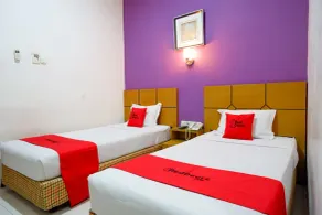 RedDoorz near Monumen Habibi Ainun - Zimmer