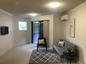 Spring Hill Gardens Apartments - Chambre