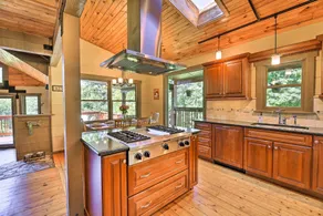 Family Cabin w/ Fire Pit, 9 Mi to Sugar Mtn Slopes - Interni