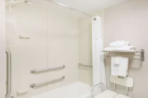 Baymont by Wyndham Clarksville Northeast - Salle de bain