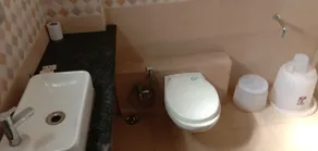 The JK Hotel - Opp Railway Station - Room