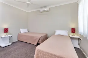 Coachmans Inn Warwick - Room