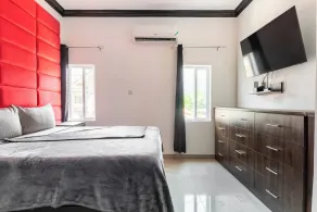 Luxuriöses, modernes und zeitgenössisches Haus mit brandneuem Pool in Manor Park - Zimmer
