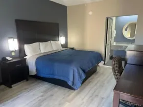 Deluxe Inn& Suites - Værelse