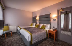 Lake of Shadows Hotel - Habitación