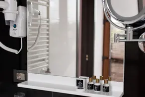 Thomas Albert Hotel - Bathroom