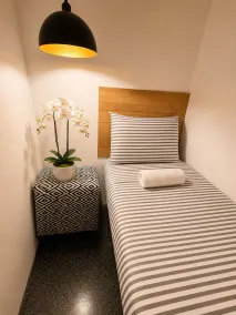 101 HOTEL MANHATTAN - Little Italy, SOHO, NOHO, LES, East Village, Chinatown - 1 GIG Internet, 12Inch Mattress, Hardsurface Floors - Room