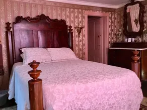 Governor's Bed and Breakfast - Room