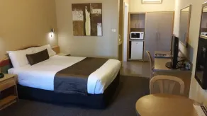 In Town Motor Inn - Room