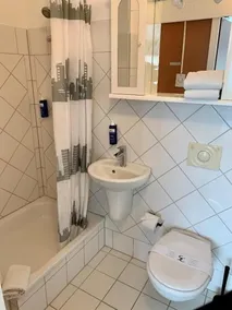 [BEE]VILLAGE MESSEHOTEL HANNOVER-LAATZEN. - Salle de bain