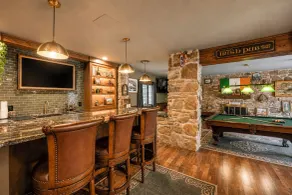 Pub, Hot Tub, Game Room, Monkey Island Waterfront - Interior