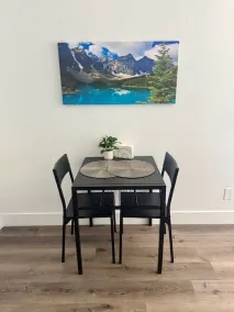 Near Airport, Hospital, MidTown, 58 TV - Apt 254 - Sala da pranzo