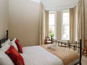 Magpies - Room