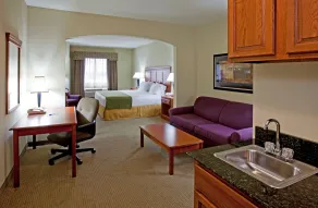Holiday Inn Express Hotel and Suites Ada by IHG - Rom