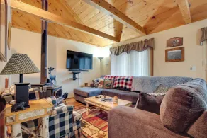 Lakefront Rhinelander Cabin w/ Dock & Fire Pit! - Interni