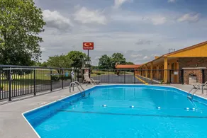 Econo Lodge Cornersville I-65 - Piscina