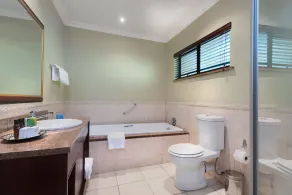 ANEW Resort Hunters Rest Rustenburg - Bathroom
