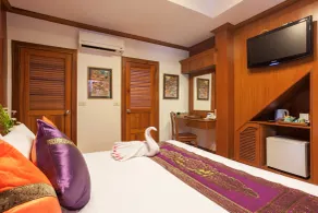 Royal Phawadee Village Patong - 2 Minutes walk to the beach - Chambre